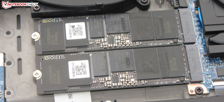 Den bärbara datorn har två SSD-enheter.