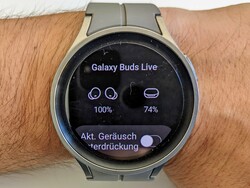 Galaxy Watch5 Pro fungerar smidigt med Bluetooth-hörlurar