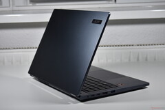 Acers svar på de bärbara affärsdatorerna från Dell, Lenovo och HP: TravelMate P4. (Bildkälla: Benjamin Herzig/Notebookcheck)
