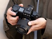 Det nya Leica Summilux är betydligt mindre och billigare än sin föregångare.