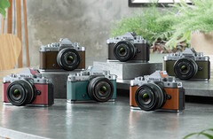 Den spegelfria fullformatskameran Nikon Z f finns nu tillgänglig i sex silverfärger. (Bildkälla: Nikon)