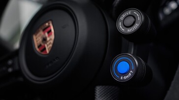 E-Shift-knappen på Porsche Taycan 2027.