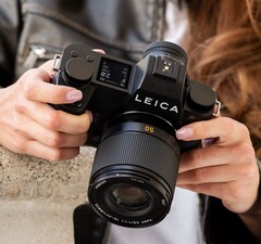 Leica SL3-P marknadsförs som en äkta fullformatskamera som passar alla behov.