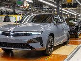 Nästa generation av Opel Astra kommer att fortsätta att rulla av produktionslinjen på huvudkontoret i Rüsselsheim, samtidigt som varumärket blir alltmer beroende av kinesisk teknik för utvecklingen av nya elbilar.