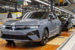Nästa generation av Opel Astra kommer att fortsätta att rulla av produktionslinjen på huvudkontoret i Rüsselsheim, samtidigt som varumärket blir alltmer beroende av kinesisk teknik för utvecklingen av nya elbilar.