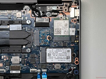 Utbytbar WLAN-modul &amp; M.2-2242 SSD