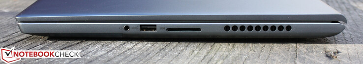 Höger: kombinerad 3,5-mm-ljudport, USB-A 3.2 Gen 1, SD-kortläsare