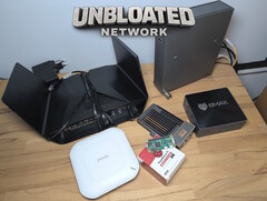 Nätverkshårdvara på ett skrivbord