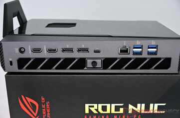 Asus ROG NUC 15 - Anslutningar på baksidan