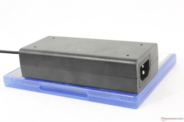Relativt stor 120 W egenutvecklad AC-adapter