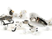 AirPods Pro 3 (bilden här, sönderriven) fick en öronbedövande 0 av 10 i reparerbarhet från iFixit. (Bildkälla: iFixit)
