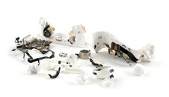 AirPods Pro 3 (bilden här, sönderriven) fick en öronbedövande 0 av 10 i reparerbarhet från iFixit. (Bildkälla: iFixit)