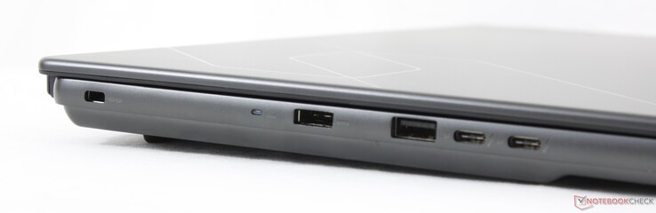 Vänster: Kensington-lås, nätadapter, USB-A 3.2 Gen. 2, 2x USB-C Thunderbolt 4 med DisplayPort 2.1 + Power Delivery 3.0