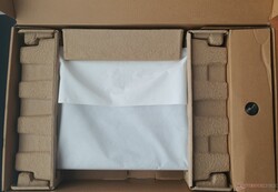 Förpackningsmaterial delvis återvunnet och tillverkat av pappersmassa