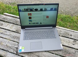 Lenovo V17 G2 ITL, testenhet tillhandahållen av NBB.com (notebooksbilliger.de)