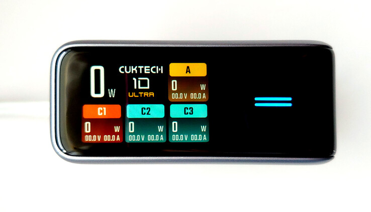 Färgskärm och touchknapp på ovansidan.