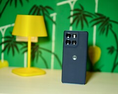 Snygg, inte för tung, med långvarig hållbarhet: Motorola Moto G86 Power ger sina användare verklig självständighet. (Bildkälla: Notebookcheck)