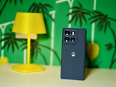 Snygg, inte för tung, med långvarig hållbarhet: Motorola Moto G86 Power ger sina användare verklig självständighet. (Bildkälla: Notebookcheck)