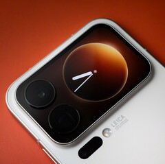 Den bakre skärmen kommer äntligen att nå den globala marknaden med Xiaomi 18 Pro-telefonerna.