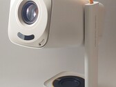 Den bärbara projektorn Yaber T1 Pro levereras med en praktisk bärrem. (Bildkälla: Notebookcheck)