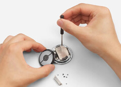 Batteriet i Google Pixel Watch 4 sägs vara relativt enkelt att byta ut. (Bildkälla: Google)