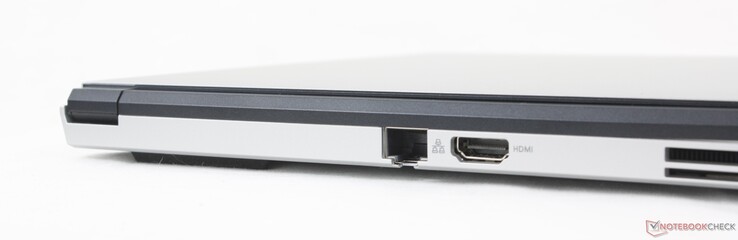 Bakre: RJ-45, HDMI 2.1
