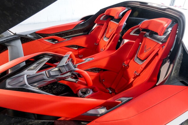 CX:s cockpit är klädd i ballistisk textil i färgen Inferno Red (Bildkälla: GM)