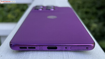 nedan: Högtalare, USB-C 2.0, mikrofon, SIM-kortplats