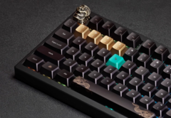 Keychron Black Myth Wukong trådlöst mekaniskt tangentbord - vy uppifrån med artisan escape-tangent och accentknappar