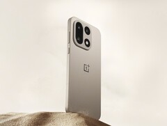 OnePlus 15 (bilden) har ingen Hasselblad-logotyp som sin föregångare, OnePlus 13. (Bildkälla: OnePlus)