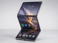 Så här kan en vertikal trefaldig vikbar telefon från Huawei se ut.