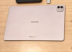 En ny variant av Honor MagicPac 3 Pro surfplatta med en 12,3-tums OLED-skärm har presenterats.