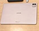 En ny variant av Honor MagicPac 3 Pro surfplatta med en 12,3-tums OLED-skärm har presenterats.