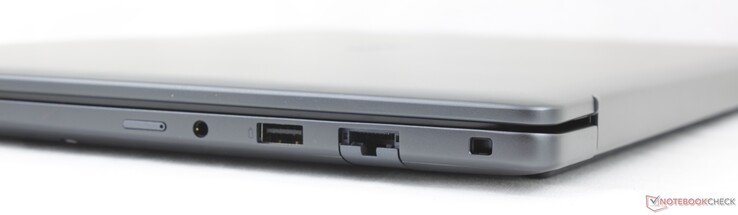 Rätt: Nano-SIM-kortplats (tillval), 3,5 mm hörlursuttag, USB-A 3.2 Gen. 1, RJ-45 (1 Gbps), Noble-lås