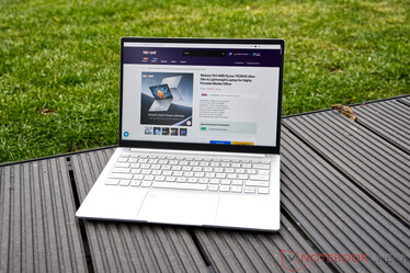 Ninkear S14 utomhus (molnig himmel)