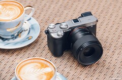 Det senaste fullformatsobjektivet från Samyang uppges vara relativt litet och lätt.