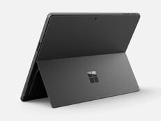 Surface Pro 12 i svart.