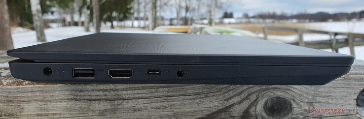 Till vänster: strömkontakt, USB-A 3.2 Gen 1, HDMI 1.4b, USB-C 3.2 Gen 1, 3,5 mm ljuduttag