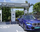 En eldriven BMW vid en offentlig laddningsstation i Indien (Bildkälla: BMW)