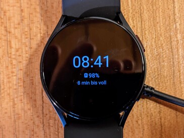 Galaxy Watch5 kan laddas från 0 till 100 procent på 65 minuter
