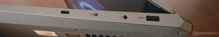 Höger sida: USB-C 3.2 Gen2 (inkl. PD &amp; DP), slutare för webbkamera, ljud, USB-A 3.2 Gen1