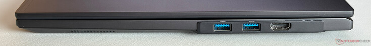 Höger sida: 2x USB 3.2 Gen. 1 (5 Gbps), HDMI 2.0b