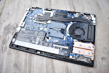 Lenovo ThinkPad P15v G3: Inuti