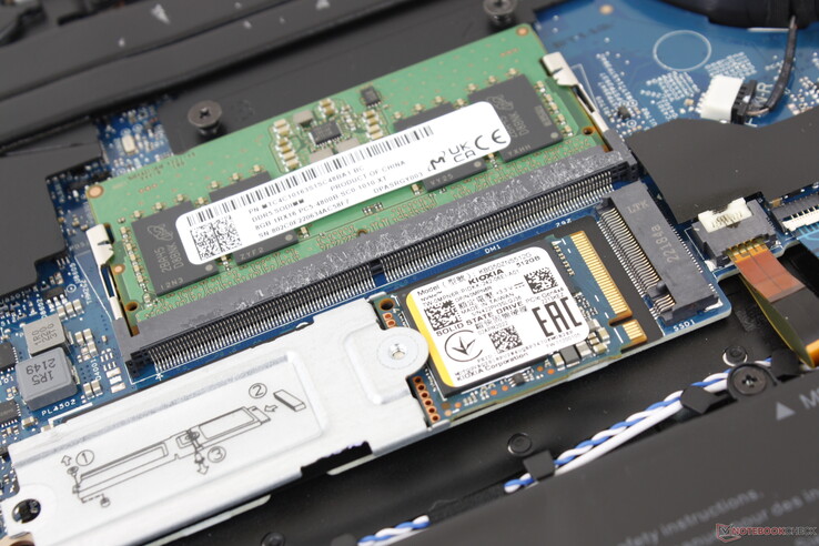 Alla SKU:er kan endast stödja en M.2 SSD upp till 80 mm, medan den äldre 7610 kan stödja upp till två SSD:er