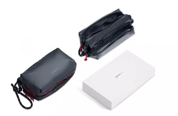 OnePlus Crossbody Bag har flera fack. (Bildkälla: OnePlus)