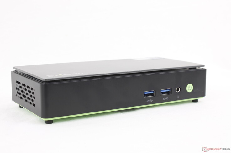 Framsida: 2x USB-A 3.2 Gen. 2, 3,5 mm kombo, strömknapp