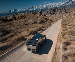 En SpaceX Starlink Mini på en Tesla Cybertruck