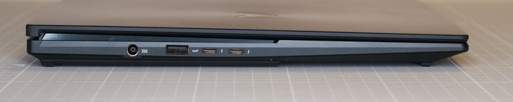Strömförsörjning med hålsockel; USB 3.2 Gen 2, 2 x USB Type-C med ThunderBolt, PowerDelivery och Displayport