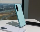 Samsung Galaxy A26 5G finns i färgerna svart, vit och mintgrön. (Bildkälla: Daniel Schmidt)