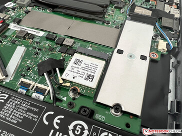 Wi-Fi-modulen och M.2 SSD kan bytas ut.
